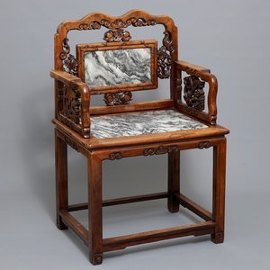 A Chinese marble-inset carved wood chair, early 20th C. — 照片 1