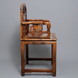 A Chinese marble-inset carved wood chair, early 20th C. — 照片 3