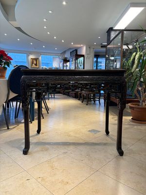 A Chinese marble-topped hongmu console table, 19/20th C. — photo 1