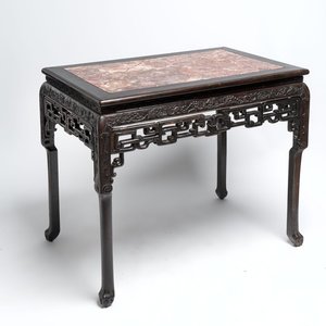 A Chinese marble-topped hongmu console table, 19/20th C. — photo 1