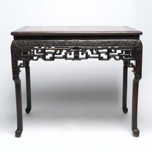 A Chinese marble-topped hongmu console table, 19/20th C. — photo 4