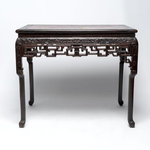 A Chinese marble-topped hongmu console table, 19/20th C. — photo 6