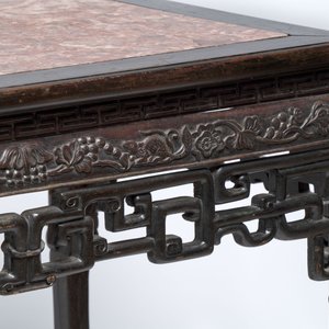 A Chinese marble-topped hongmu console table, 19/20th C. — photo 9