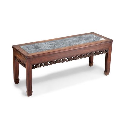 A Chinese marble-topped hongmu rectangular low table, 19/20th C.