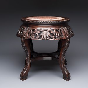 A Chinese marble-topped hongmu stand, 19/20th C. — photo 3