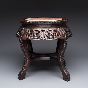 A Chinese marble-topped hongmu stand, 19/20th C. — photo 4