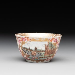A Chinese Meissen-style export porcelain 'Peter the Great' cup and saucer, Qianlong — photo 6
