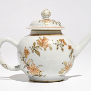 A Chinese miniature grisaille teapot and cover, 18th C. — photo 4