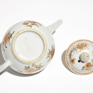 A Chinese miniature grisaille teapot and cover, 18th C. — photo 7