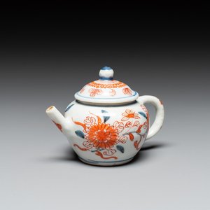 A Chinese miniature Imari-style teapot, Kangxi — 照片 1