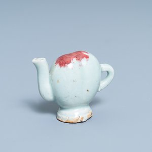 A Chinese miniature peach-shaped cadogan teapot with junyao glaze, Kangxi/Qianlong — 照片 1