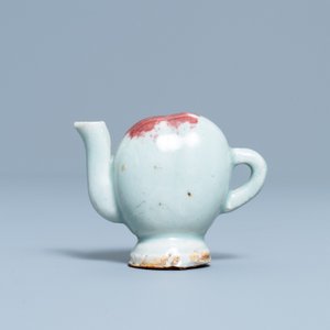 A Chinese miniature peach-shaped cadogan teapot with junyao glaze, Kangxi/Qianlong — 照片 2