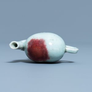 A Chinese miniature peach-shaped cadogan teapot with junyao glaze, Kangxi/Qianlong — 照片 6