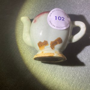 A Chinese miniature peach-shaped cadogan teapot with junyao glaze, Kangxi/Qianlong — 照片 10