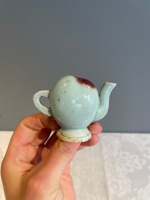 A Chinese miniature peach-shaped Jun-type 'Cadogan' ewer, Qianlong — 照片 3