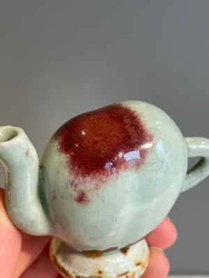 A Chinese miniature peach-shaped Jun-type 'Cadogan' ewer, Qianlong — 照片 7