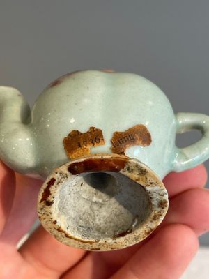 A Chinese miniature peach-shaped Jun-type 'Cadogan' ewer, Qianlong — 照片 8