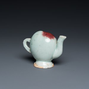 A Chinese miniature peach-shaped Jun-type 'Cadogan' ewer, Qianlong — 照片 2