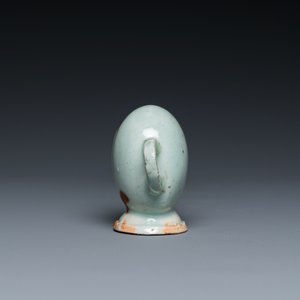 A Chinese miniature peach-shaped Jun-type 'Cadogan' ewer, Qianlong — 照片 4