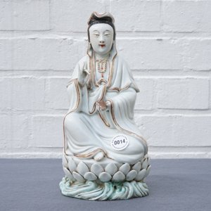A Chinese model of Guanyin on lotus throne, Republic, 20th C. — 照片 13