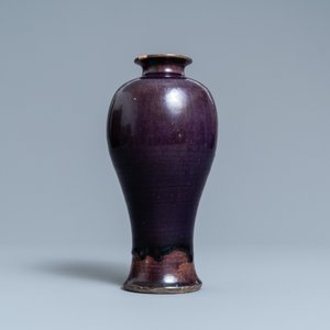 A Chinese monochrome aubergine-glazed 'meiping' vase, Ming — photo 4