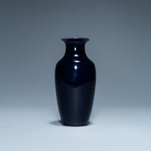 A Chinese monochrome aubergine-glazed vase, Kangxi — 照片 6