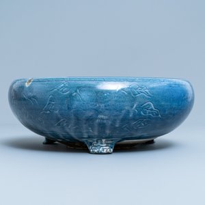 A Chinese monochrome blue censer with incised floral design, Ming — 照片 5