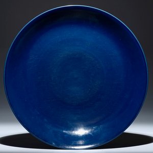 A Chinese monochrome blue charger, Kangxi — photo 1