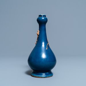 A Chinese monochrome blue garlic head vase with applied biscuit dragon, Jiajing — photo 2