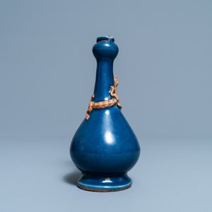 A Chinese monochrome blue garlic head vase with applied biscuit dragon, Jiajing — photo 4