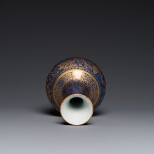 A Chinese monochrome blue gilt-decorated 'dragons' bottle vase, Qianlong mark, 19th C. — 照片 5