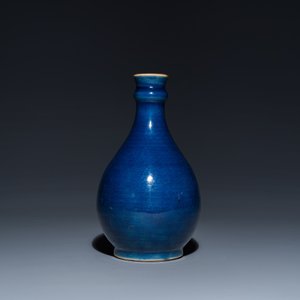A Chinese monochrome blue-glazed bottle vase, Qianlong — photo 2
