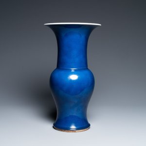 A Chinese monochrome blue 'yenyen' vase, Yongzheng/Qianlong — photo 1