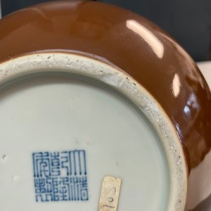 A Chinese monochrome brown-glazed double gourd vase, Qianlong mark, 18/19th C. — photo 12