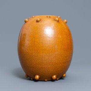 A Chinese monochrome brown-glazed jar, 19th C. — 照片 1