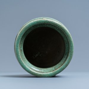 A Chinese monochrome celadon and crackle-glazed tripod censer, Ming — 照片 7
