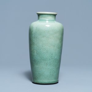 A Chinese monochrome celadon crackle-glazed vase, 19th C. — photo 4