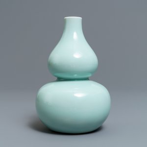 A Chinese monochrome celadon double gourd vase, Qianlong mark, 19th C. — photo 4