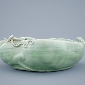 A Chinese monochrome celadon glazed brushwasher formed as a lingzhi fungus, 19th C. — photo 6