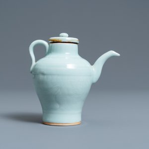 A Chinese monochrome celadon-glazed ewer and cover with incised design, Qianlong — photo 4