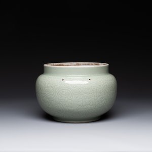 A Chinese monochrome celadon-glazed jar with anhua chilong and floral design, Kangxi — photo 4