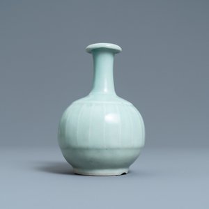 A Chinese monochrome celadon-glazed kendi, 19th C. — 照片 5