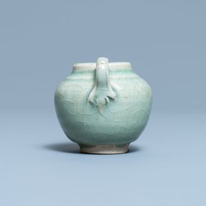 A Chinese monochrome celadon-glazed teapot, Ming — 照片 3