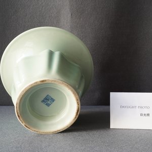 A Chinese monochrome celadon-glazed zhadou or spittoon, Yongzheng mark, Republic — 照片 19