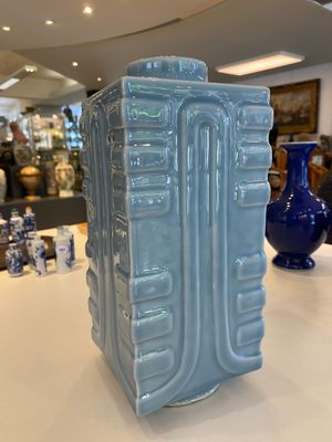 A Chinese monochrome clair de lune-glazed 'cong' vase, Qianlong mark, 20th C. — 照片 2