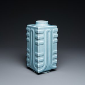 A Chinese monochrome clair de lune-glazed 'cong' vase, Qianlong mark, 20th C. — 照片 1