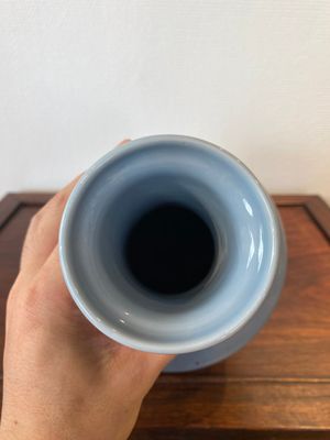A Chinese monochrome clair-de-lune-glazed vase, Yongzheng mark, Republic — photo 4