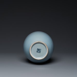 A Chinese monochrome clair-de-lune-glazed vase, Yongzheng mark, Republic — photo 7