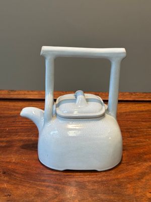 A Chinese monochrome clair-de-lune-glazed Yixing stoneware teapot and cover, Yixing seal mark, Republic — 照片 3