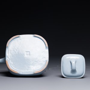 A Chinese monochrome clair-de-lune-glazed Yixing stoneware teapot and cover, Yixing seal mark, Republic — 照片 6